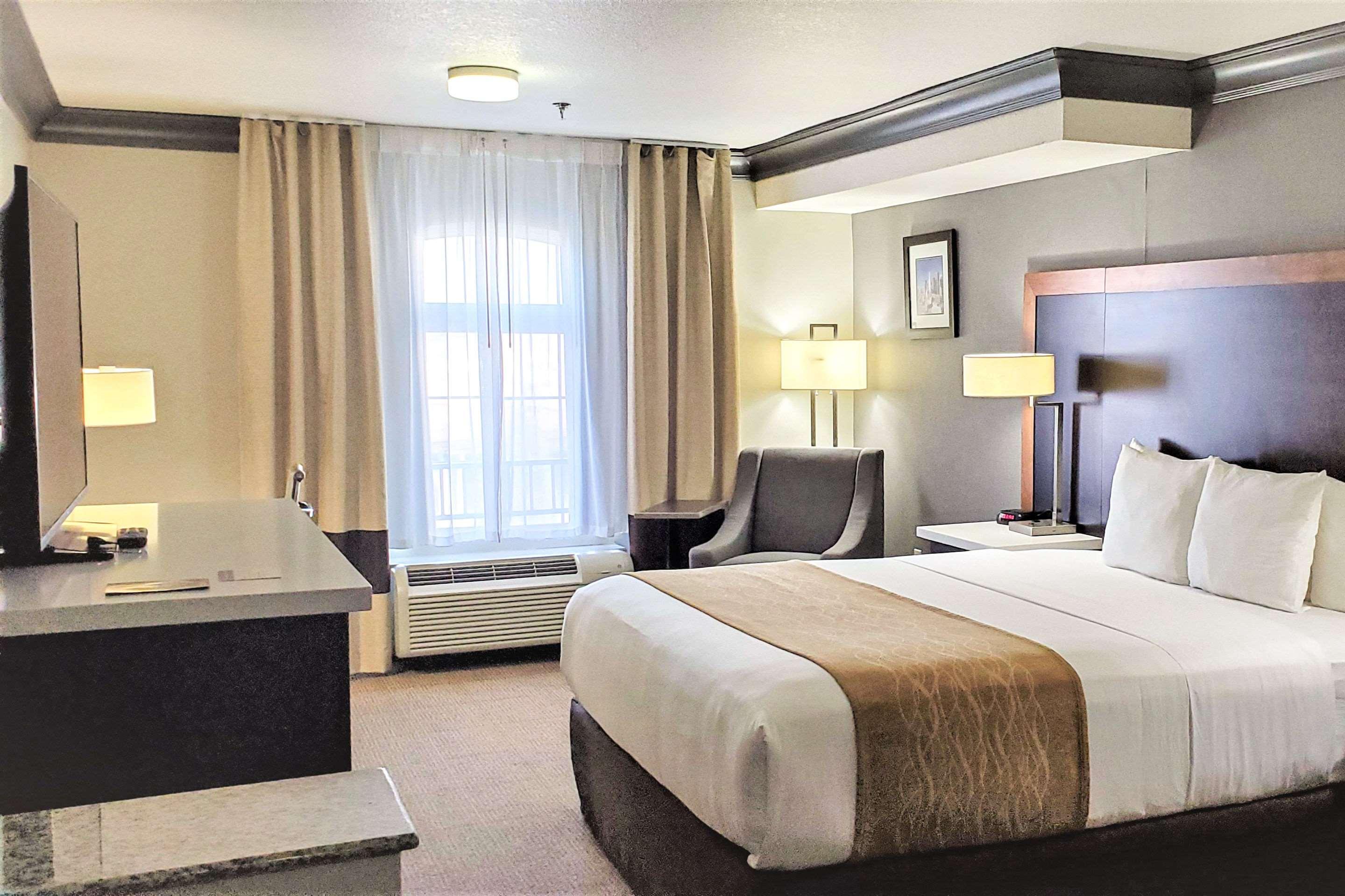 Comfort Inn & Suites Near Universal - N Hollywood - Burbank Λος Άντζελες Εξωτερικό φωτογραφία