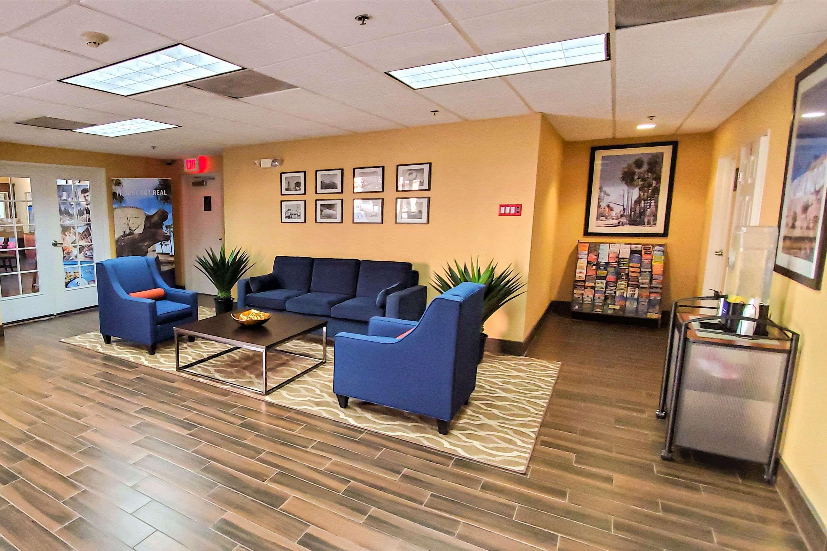 Comfort Inn & Suites Near Universal - N Hollywood - Burbank Λος Άντζελες Εξωτερικό φωτογραφία