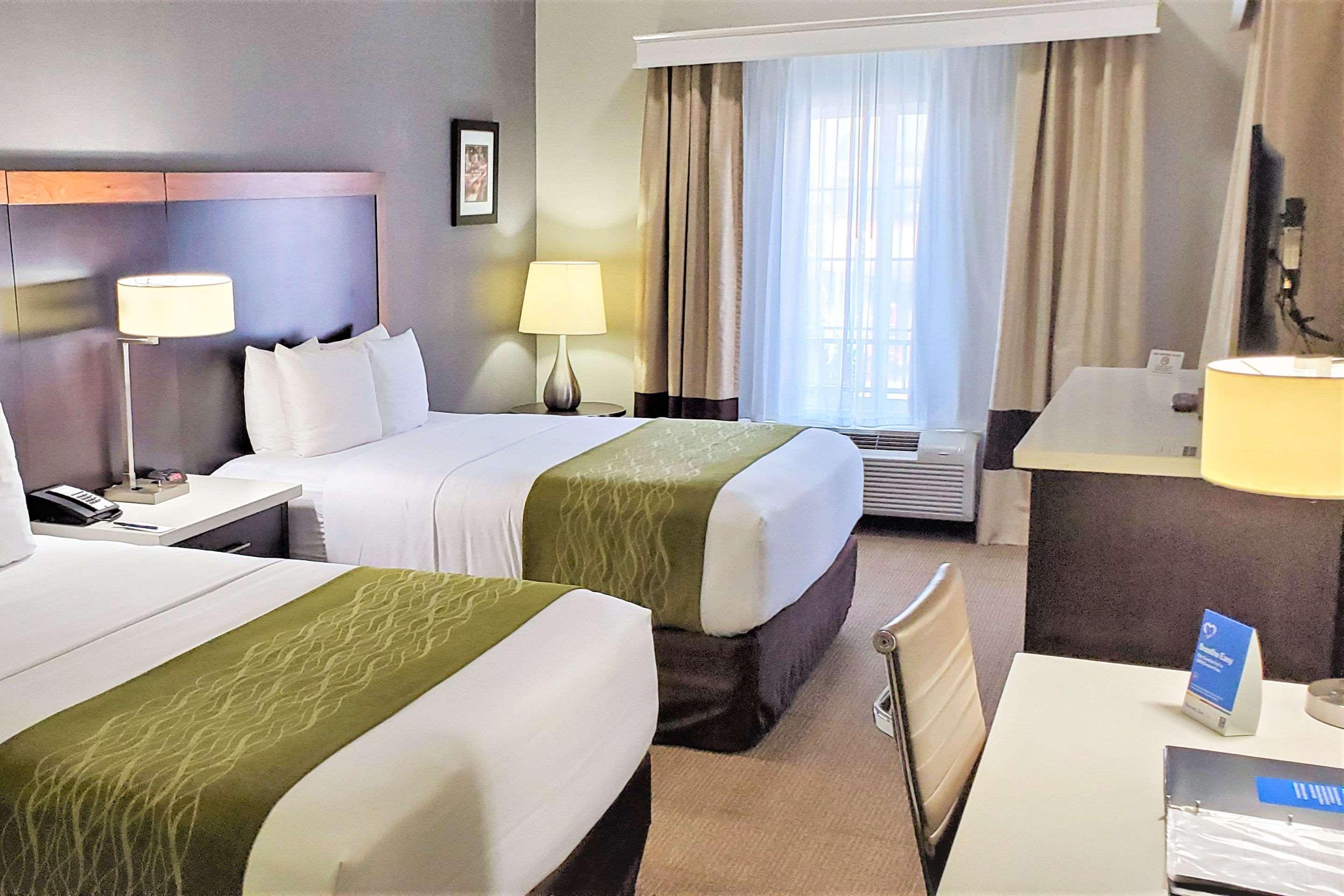 Comfort Inn & Suites Near Universal - N Hollywood - Burbank Λος Άντζελες Εξωτερικό φωτογραφία