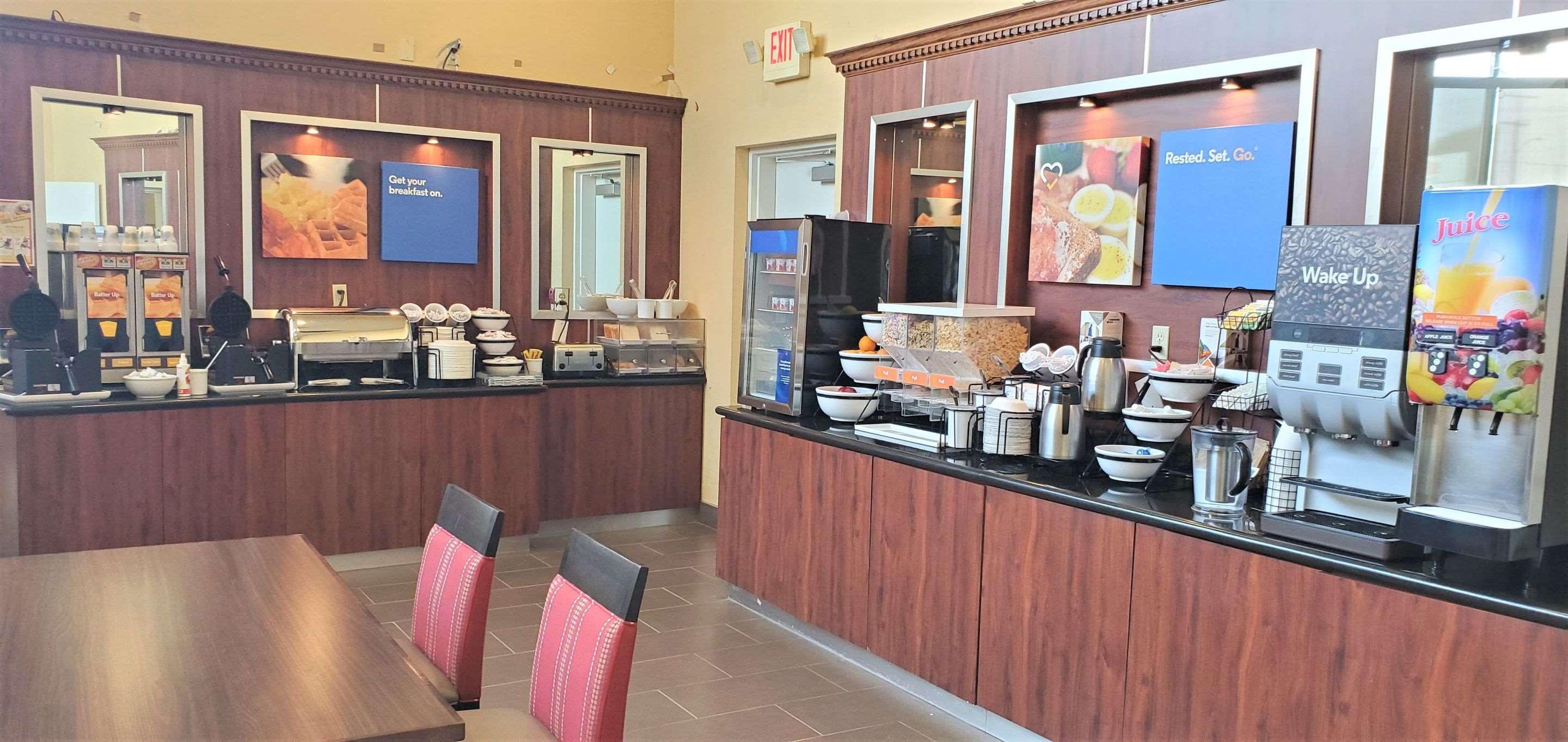 Comfort Inn & Suites Near Universal - N Hollywood - Burbank Λος Άντζελες Εξωτερικό φωτογραφία