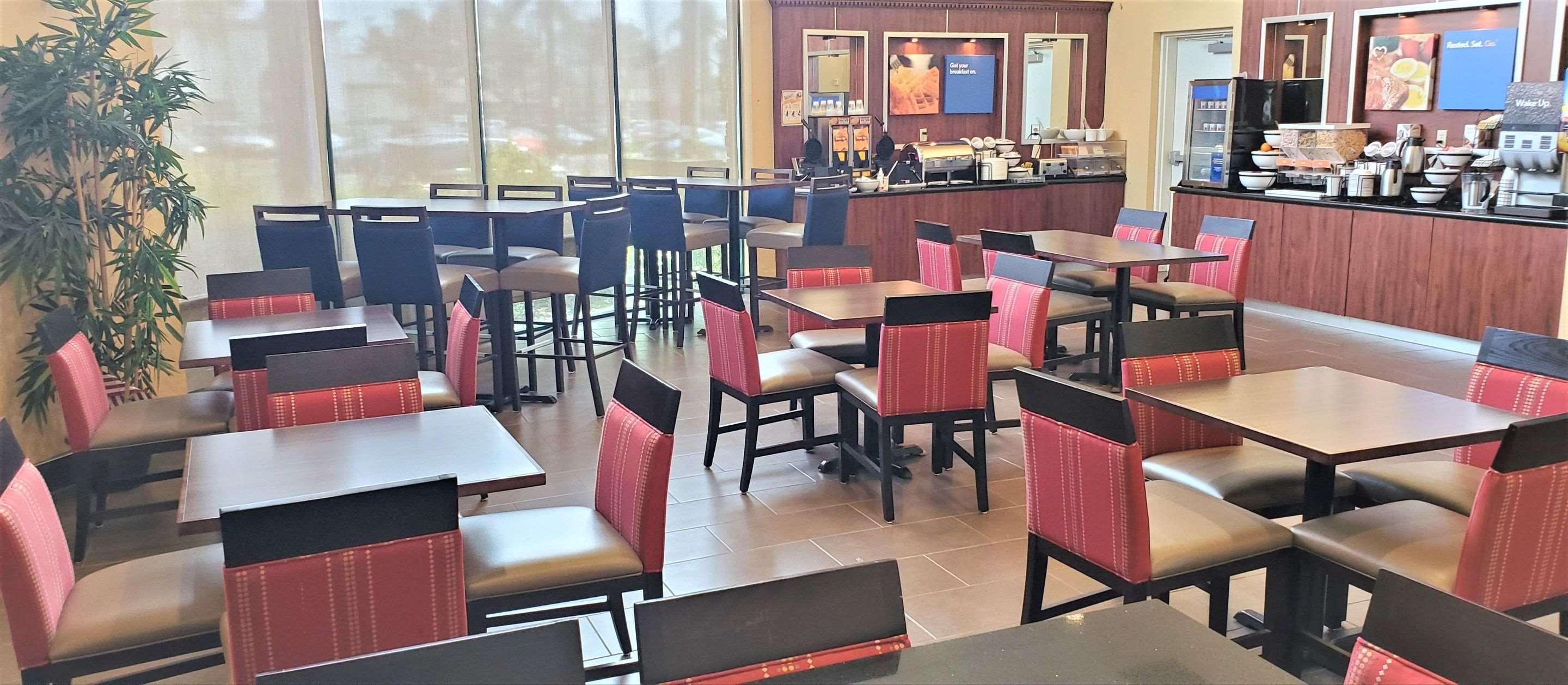 Comfort Inn & Suites Near Universal - N Hollywood - Burbank Λος Άντζελες Εξωτερικό φωτογραφία