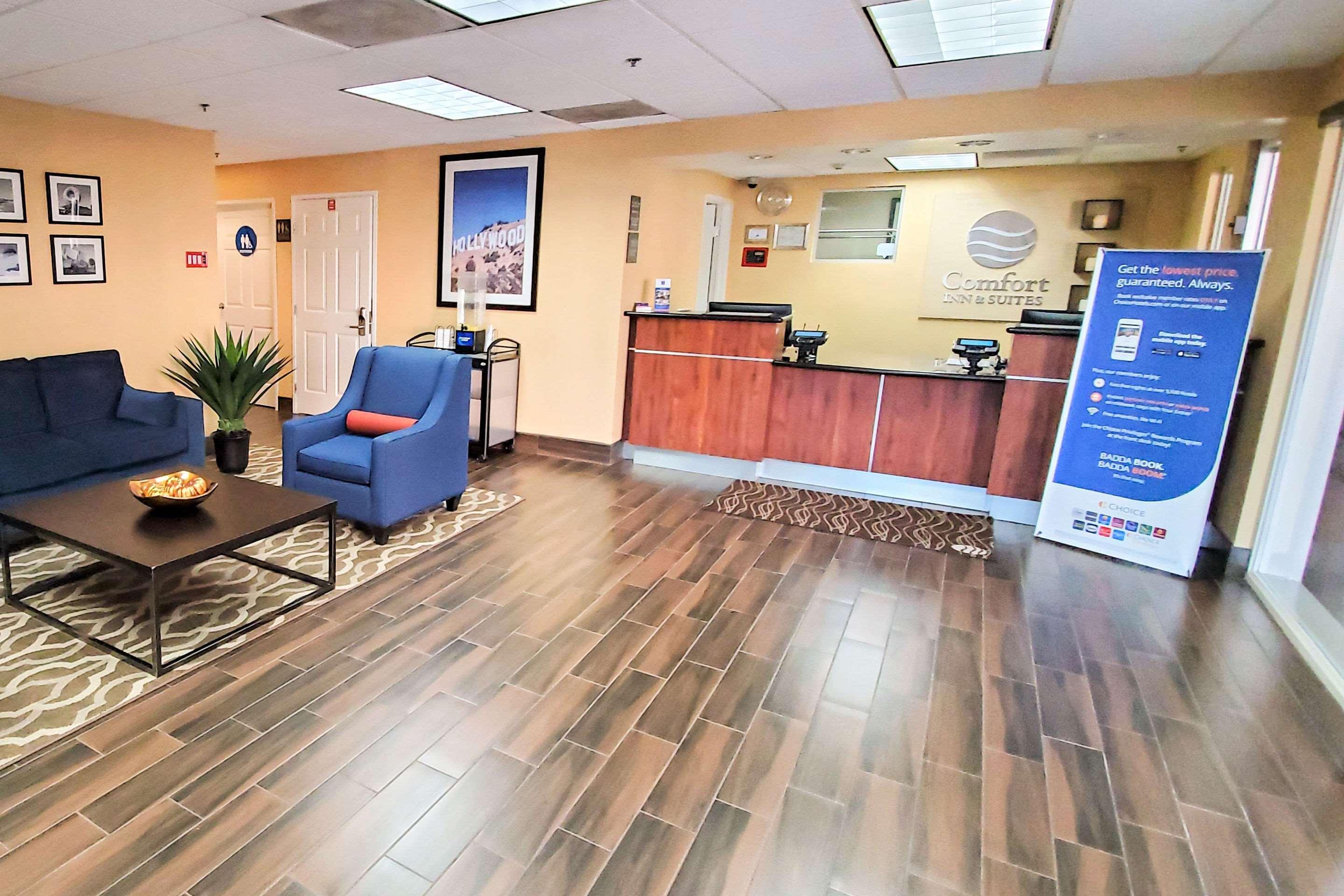 Comfort Inn & Suites Near Universal - N Hollywood - Burbank Λος Άντζελες Εξωτερικό φωτογραφία