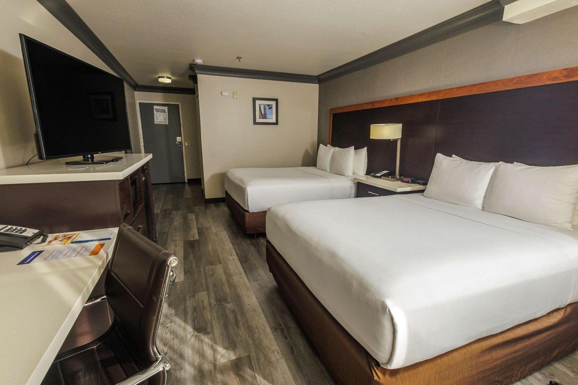 Comfort Inn & Suites Near Universal - N Hollywood - Burbank Λος Άντζελες Εξωτερικό φωτογραφία