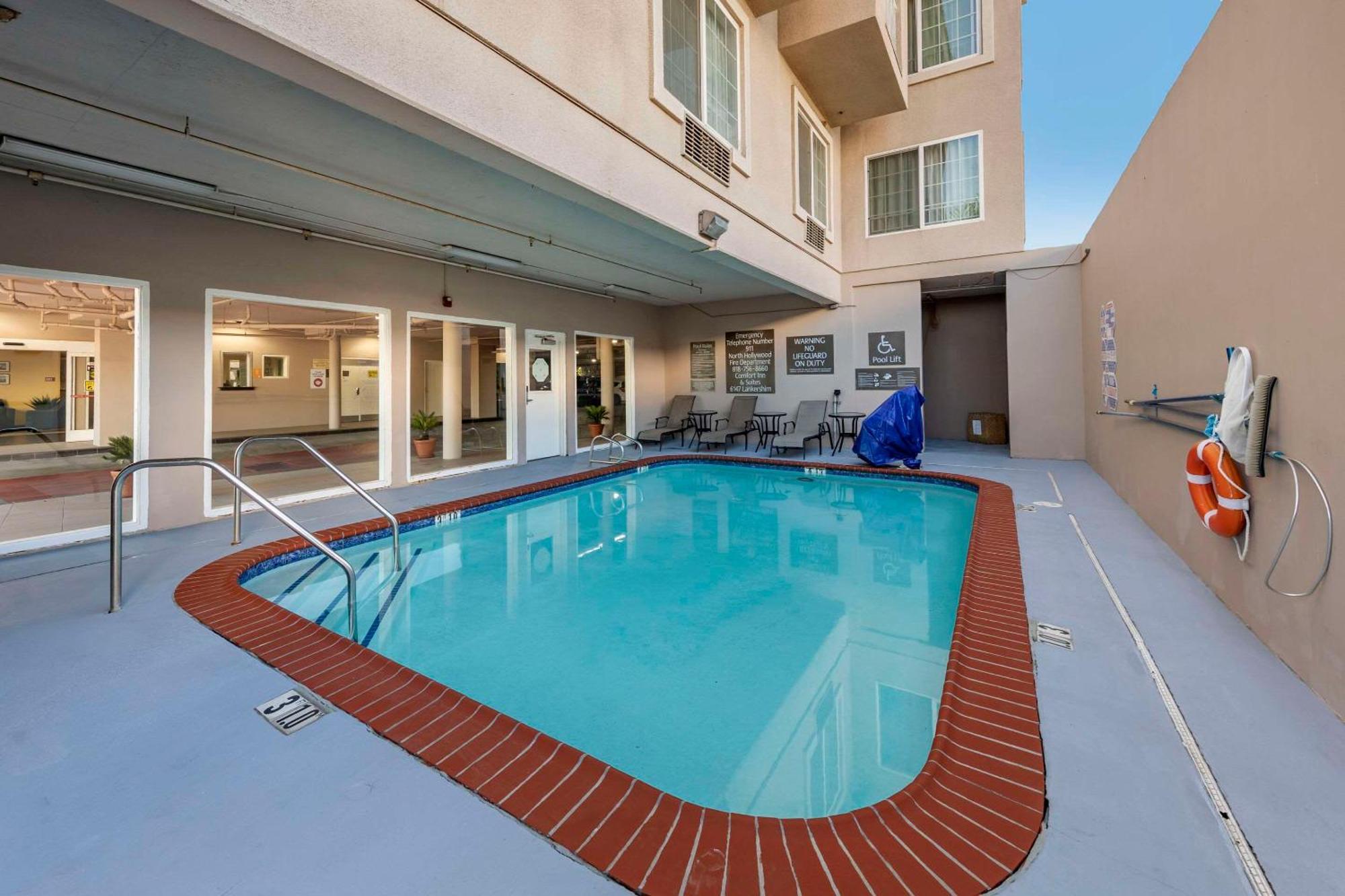 Comfort Inn & Suites Near Universal - N Hollywood - Burbank Λος Άντζελες Εξωτερικό φωτογραφία