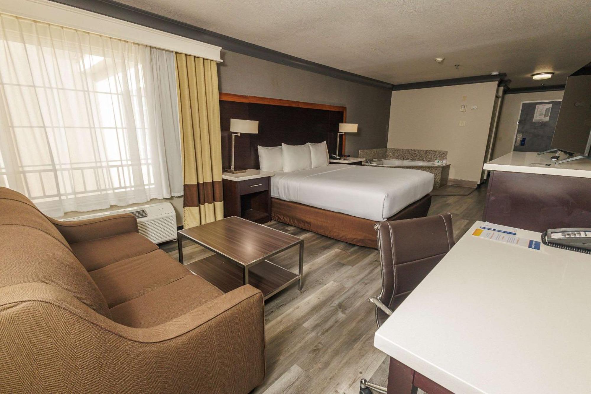 Comfort Inn & Suites Near Universal - N Hollywood - Burbank Λος Άντζελες Εξωτερικό φωτογραφία
