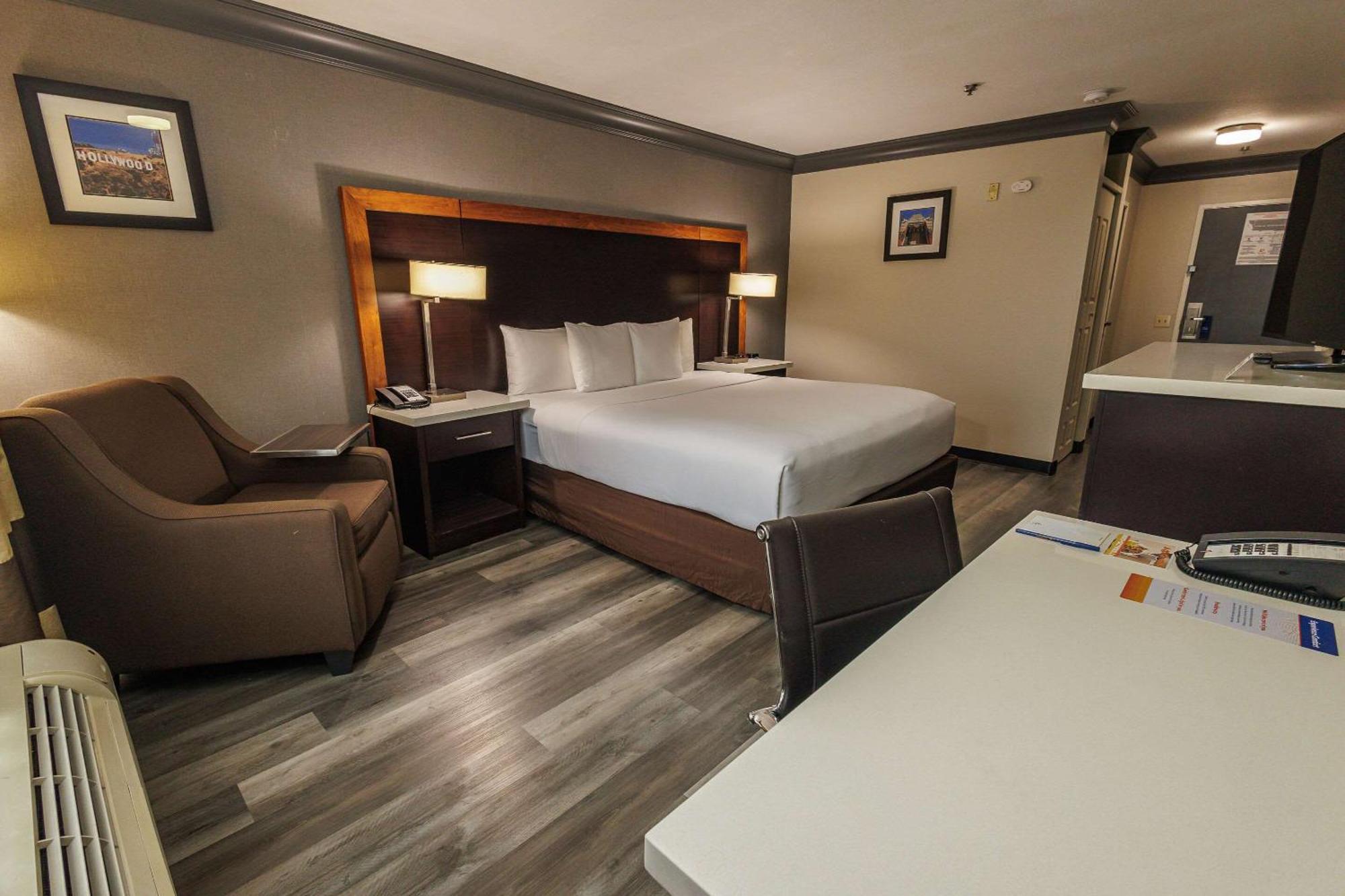Comfort Inn & Suites Near Universal - N Hollywood - Burbank Λος Άντζελες Εξωτερικό φωτογραφία