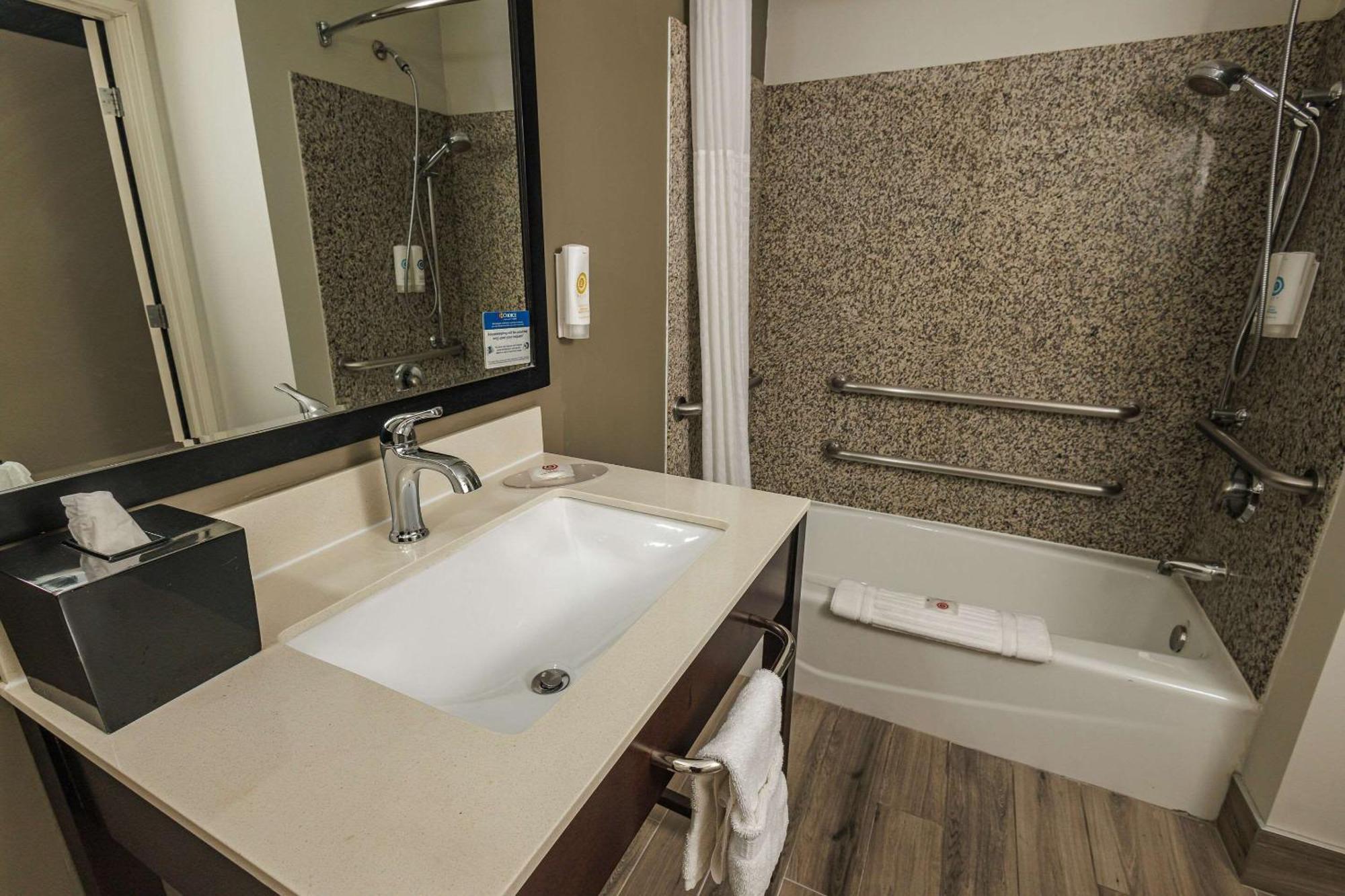 Comfort Inn & Suites Near Universal - N Hollywood - Burbank Λος Άντζελες Εξωτερικό φωτογραφία