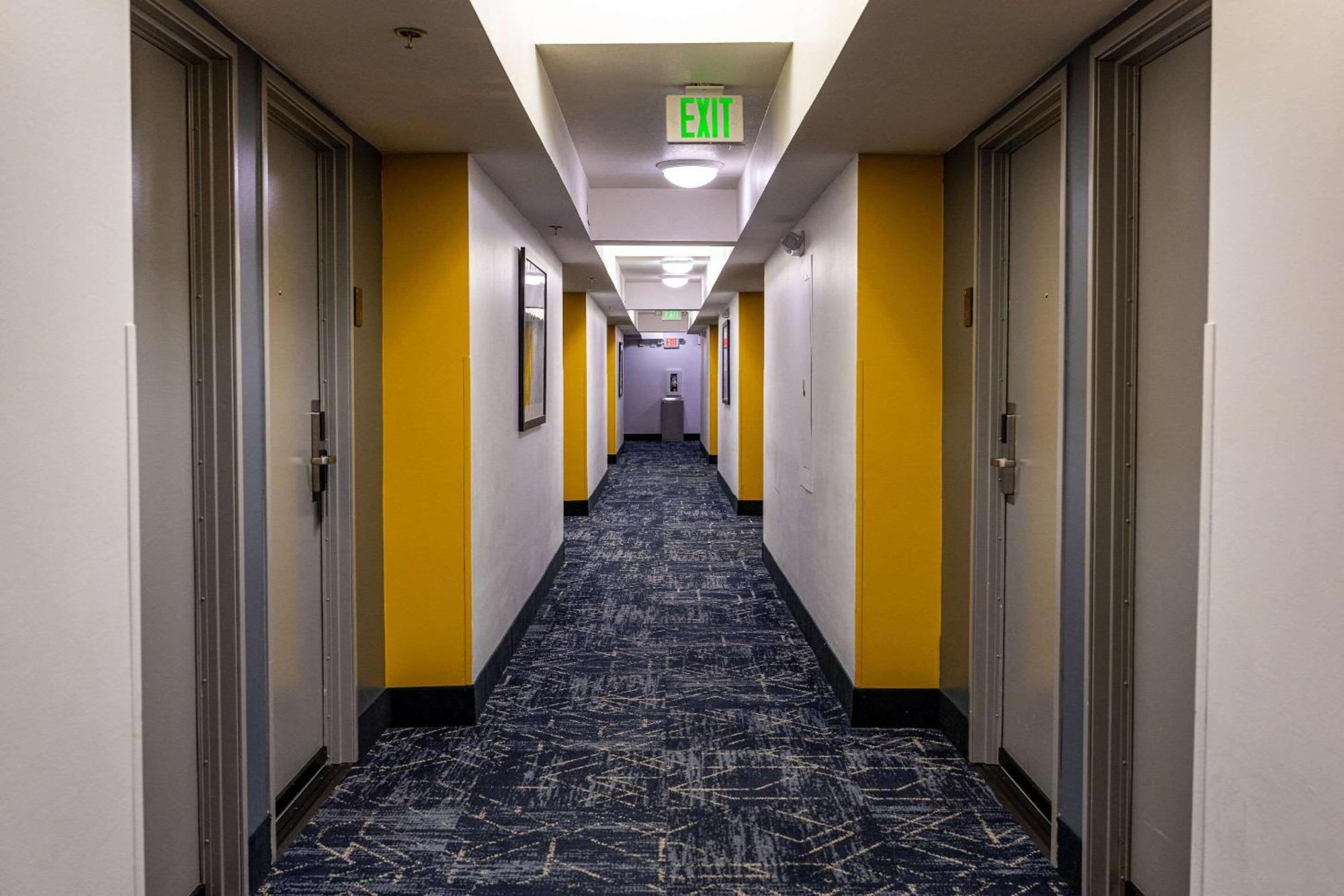 Comfort Inn & Suites Near Universal - N Hollywood - Burbank Λος Άντζελες Εξωτερικό φωτογραφία