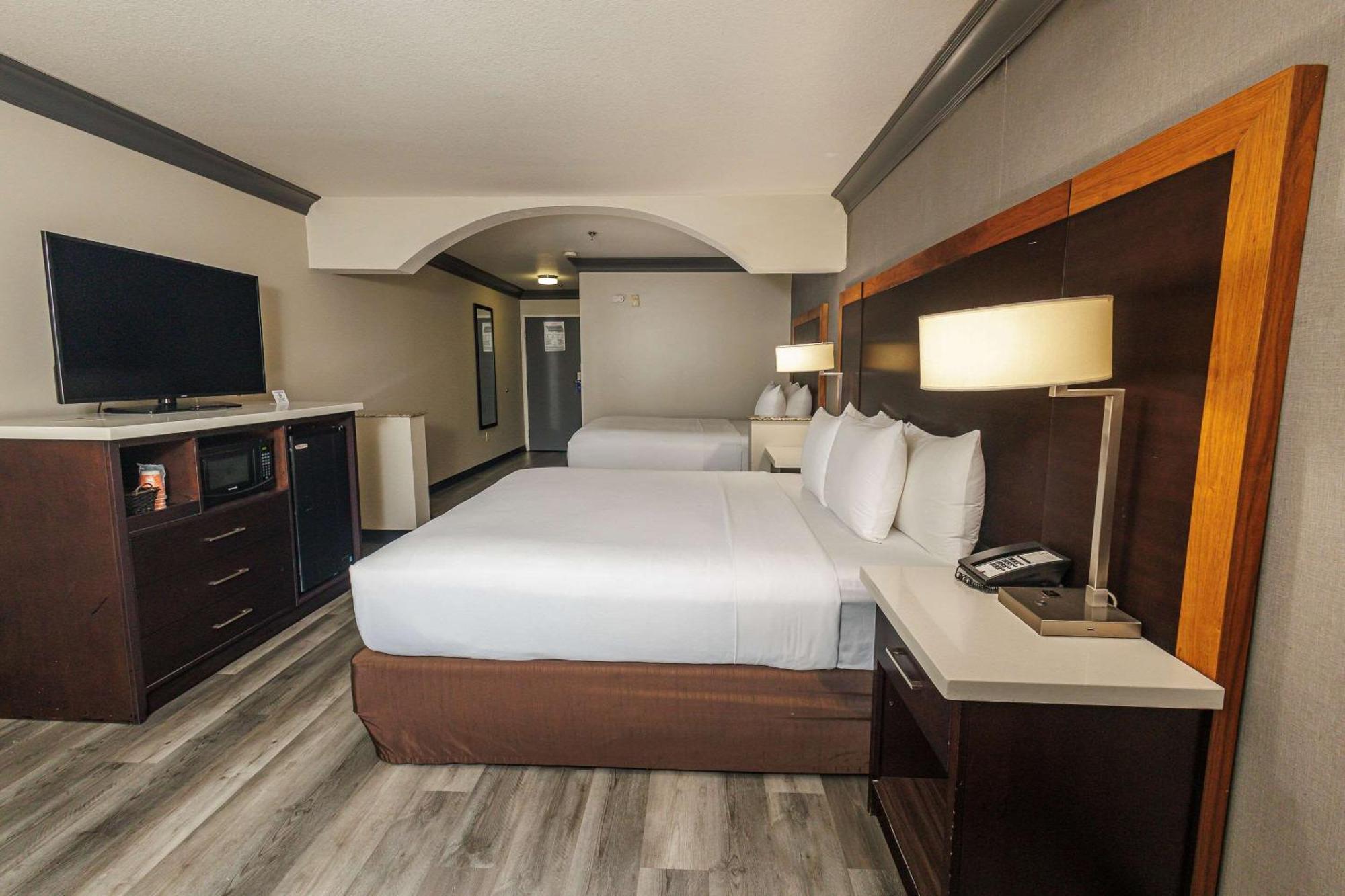 Comfort Inn & Suites Near Universal - N Hollywood - Burbank Λος Άντζελες Εξωτερικό φωτογραφία