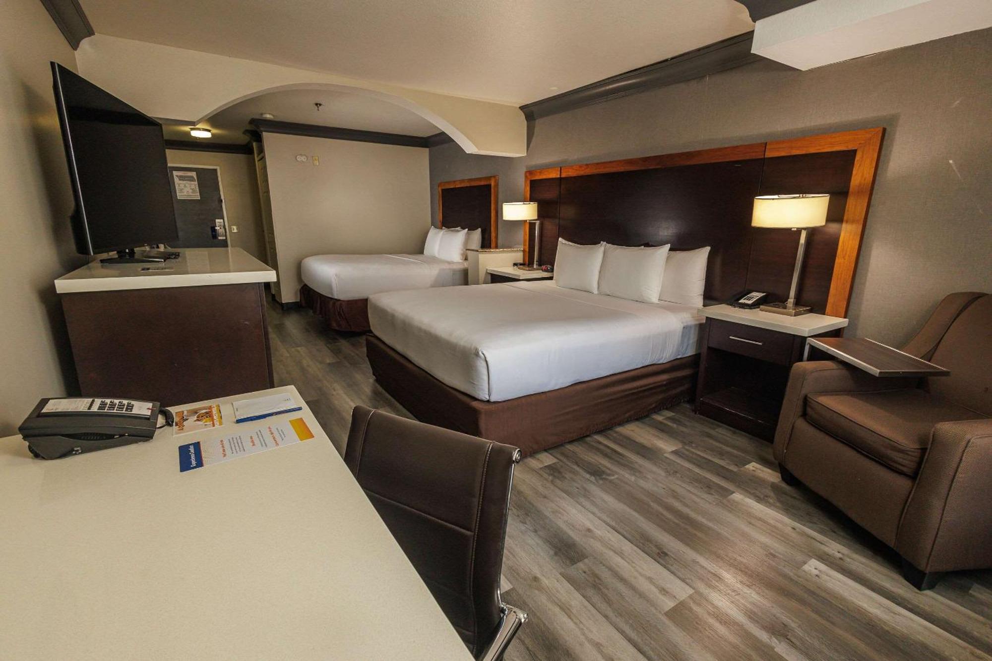 Comfort Inn & Suites Near Universal - N Hollywood - Burbank Λος Άντζελες Εξωτερικό φωτογραφία