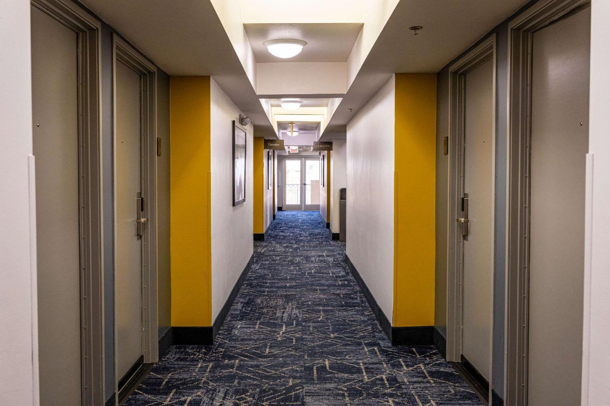 Comfort Inn & Suites Near Universal - N Hollywood - Burbank Λος Άντζελες Εξωτερικό φωτογραφία